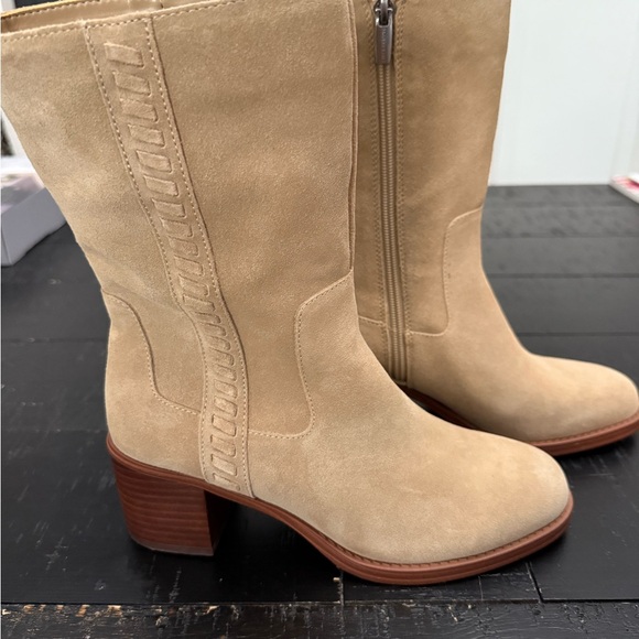 Vince CamutoWomen's Tan Suede Boots - Picture 4 of 10